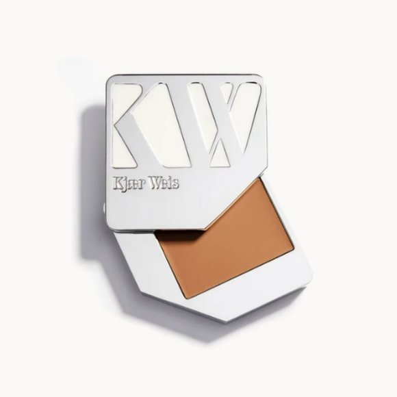 New Kjaer Weiss Cream Foundation in Velety - Picture 3 of 4